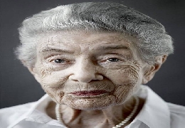100 years old people