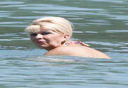 Omg! ivana trump is in a bikini!!!
