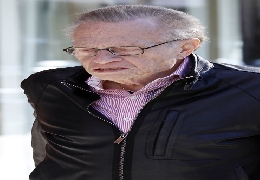 Larry king is looking old
