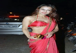 Amisha patel navel sari