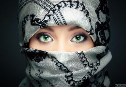 Green eyed afghan girl
