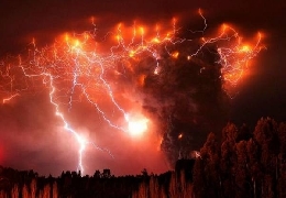 Awesome volcano lightning